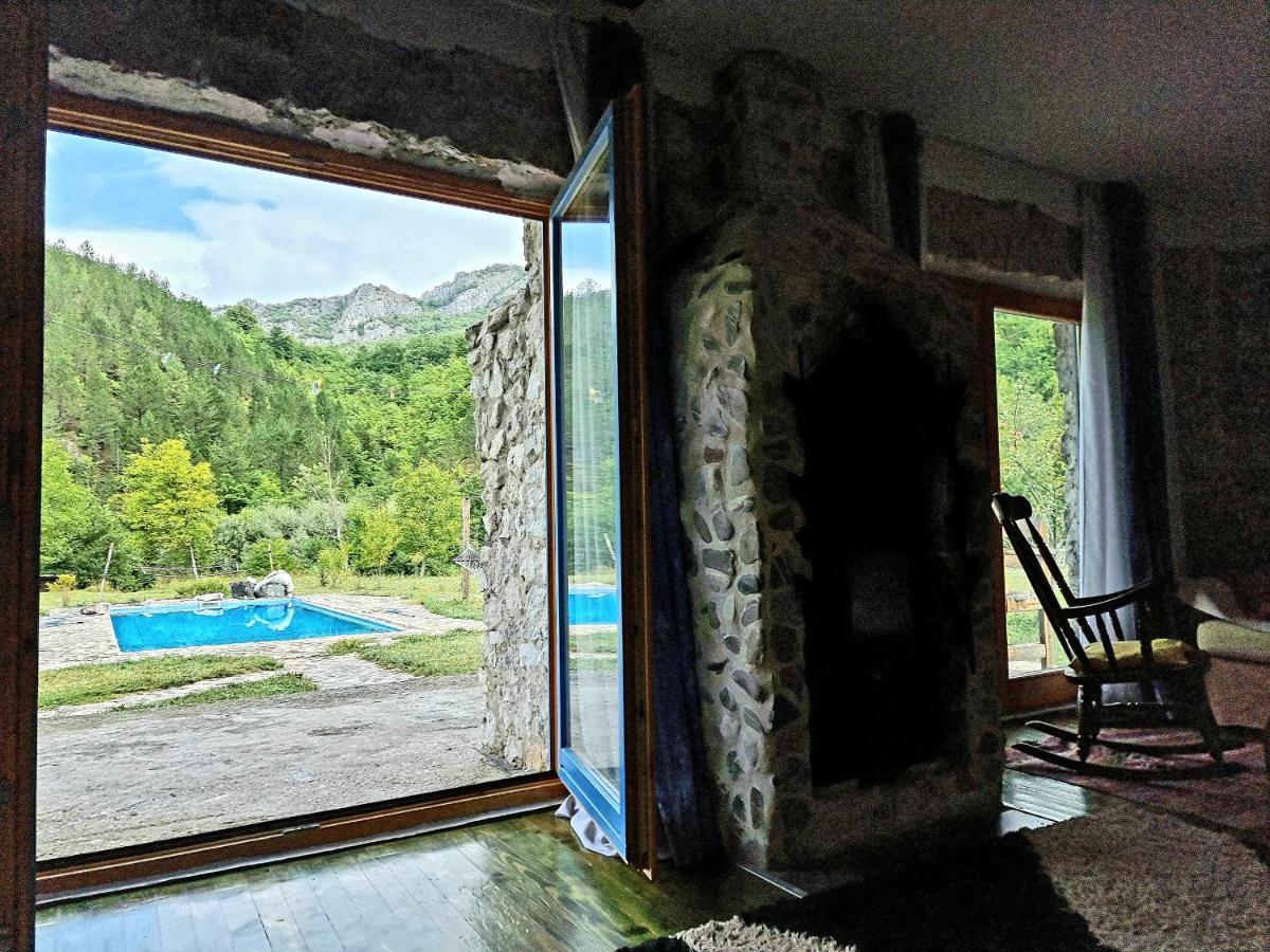 Exo Log Cottage Jezero  Luaran gambar