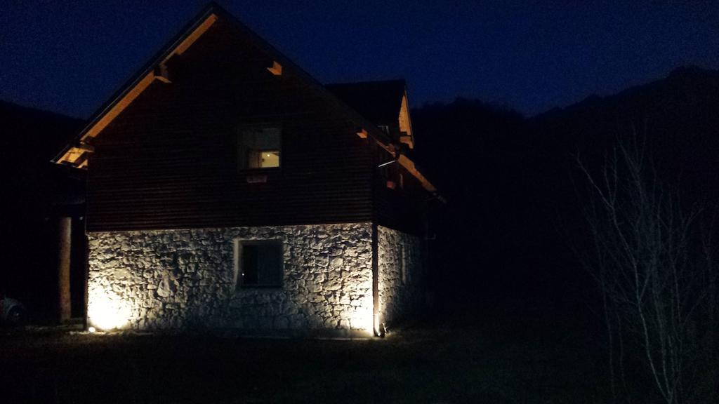 Exo Log Cottage Jezero  Bilik gambar
