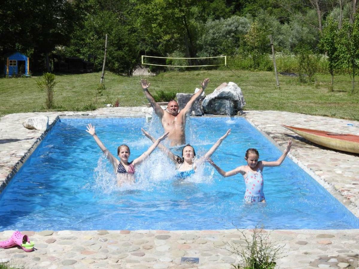 Exo Log Cottage Jezero  Luaran gambar